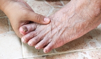 How to Avoid Potential Foot Conditions in Elderly People